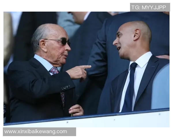 凯恩赛后幽默金句引发全场爆笑 幽默与风趣交织成焦点